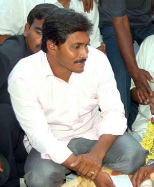 Jagan begins indefinite fast in Hyderabad